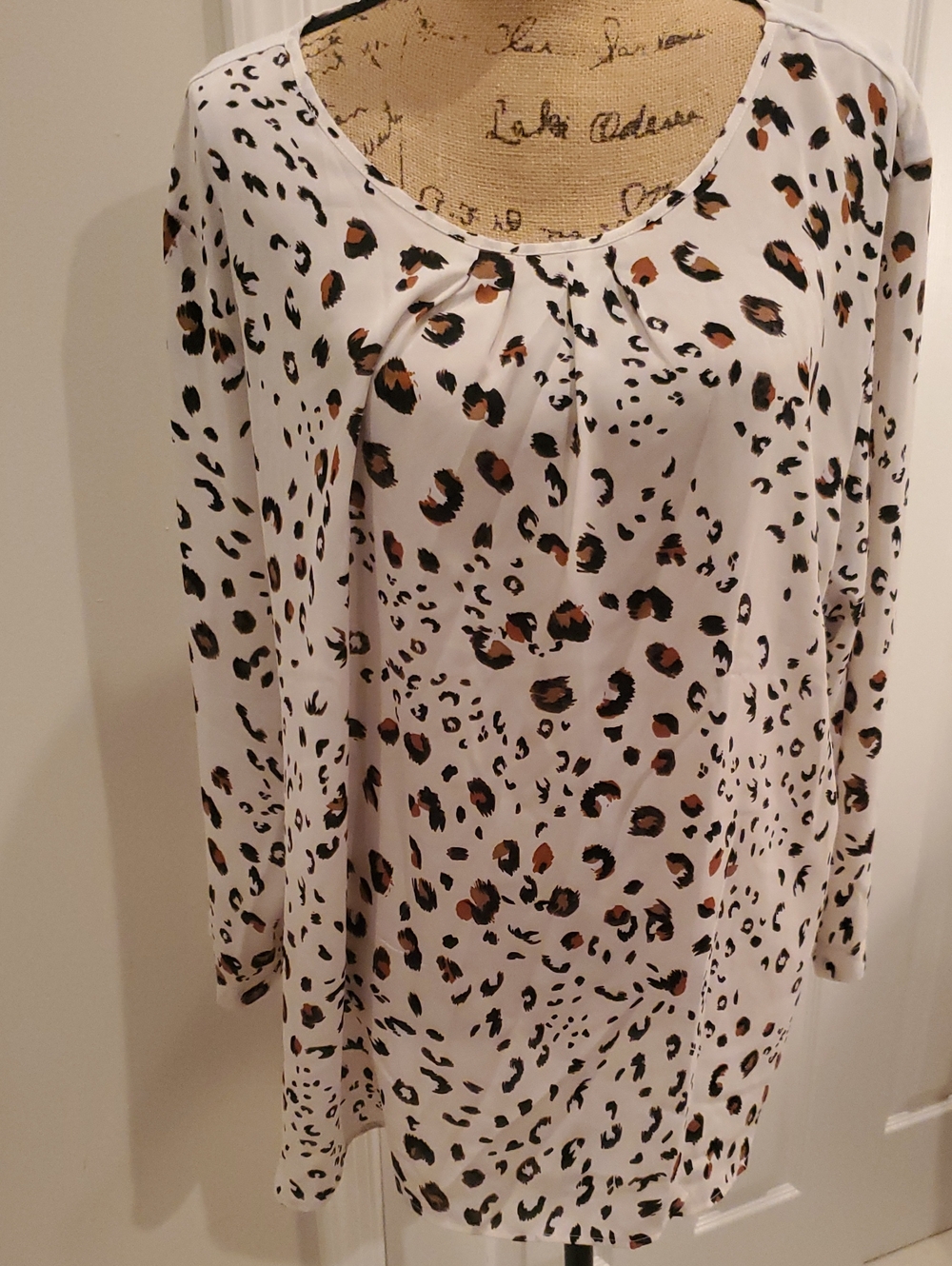 Van Heusen Animal Print Long Sleeve Tunic in White & Brown XXL Like New